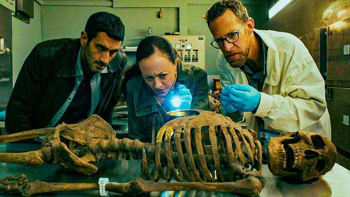 Постер сериала «Догоняя смерть»