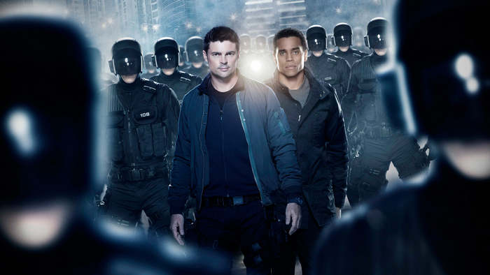 Постер сериала «Почти человек»