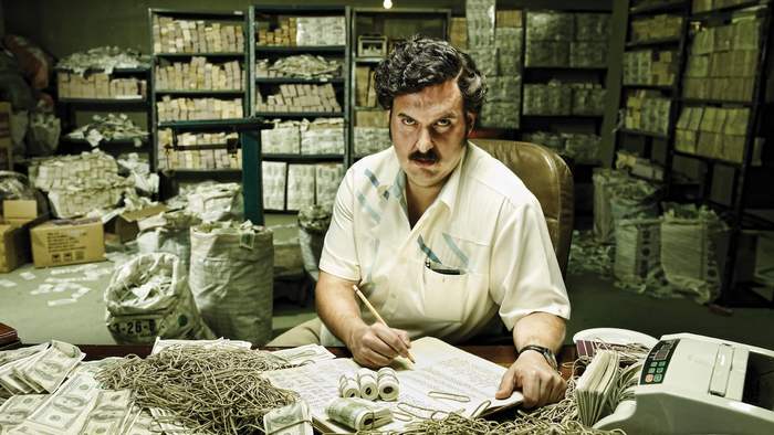 Постер сериала «Пабло Эскобар, хозяин зла»