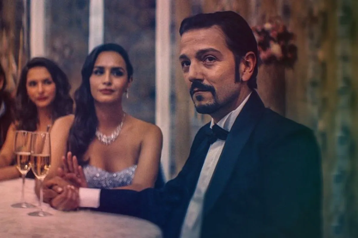 Постер сериала «Нарко: Мексика»