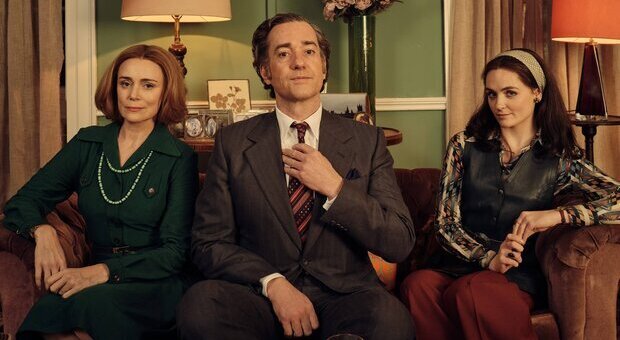 Постер сериала «Стонхаус»