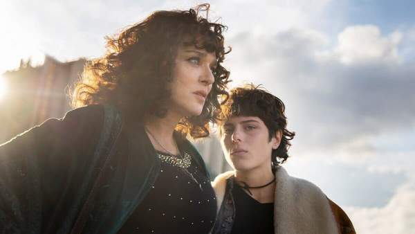 Постер сериала «Лживая взрослая жизнь»