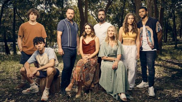 Постер сериала «Накал / Жара»