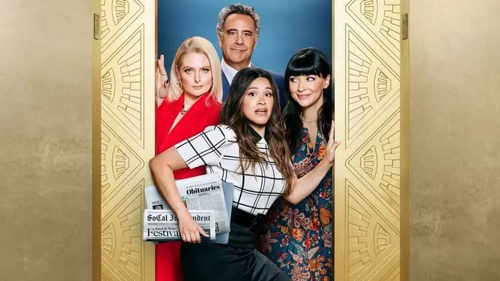 Постер сериала «Еще не мертва»
