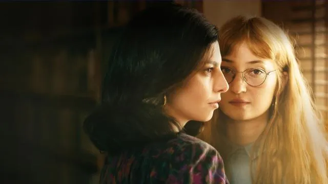 Постер сериала «Моя гениальная подруга»