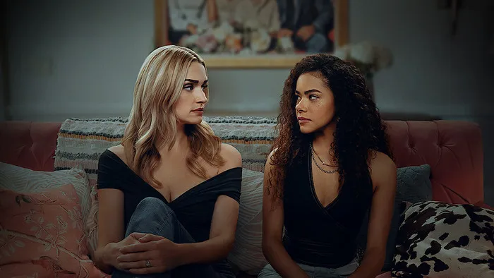 Постер сериала «Джинни и Джорджия»