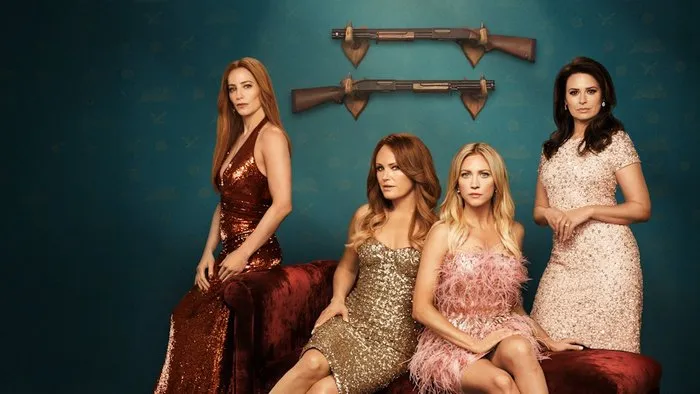 Постер сериала «Жёны на охоте»