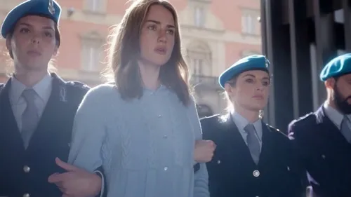 Кадр 3 из сериала Запутанная история Аманды Нокс