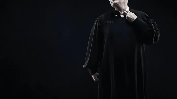 Постер сериала «Капкан на судью»
